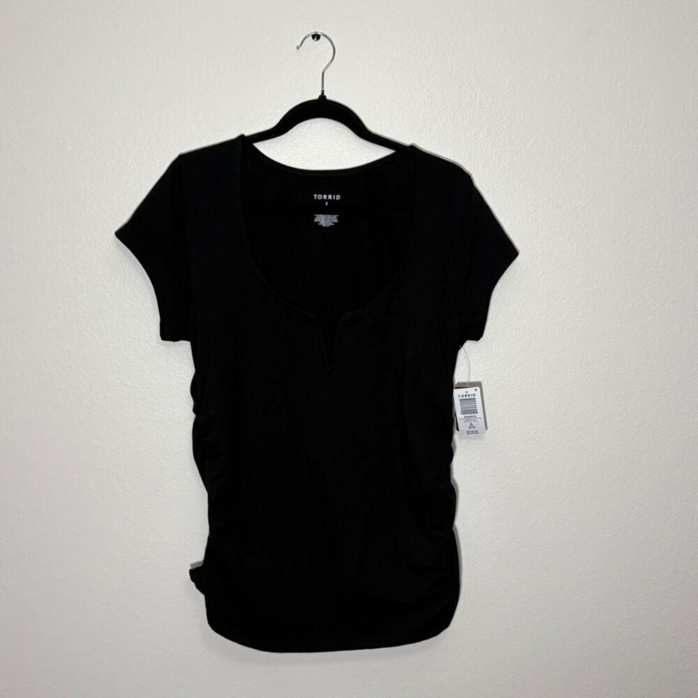 NWT Torrid Black Foxy Scoop V-Wire Ruched Short Sleeve Top/Shirt Size 2